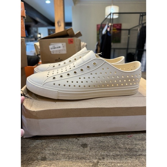 Native Women's Jefferson Metallic Gold Slip-On Comfort Sneakers Size 9M - Picture 4 of 10